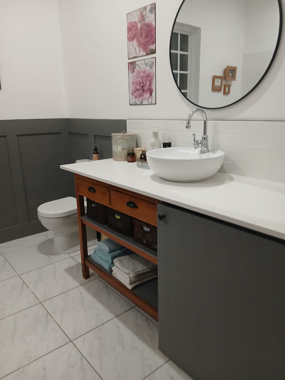 Bathroom vanity cabinet finish
